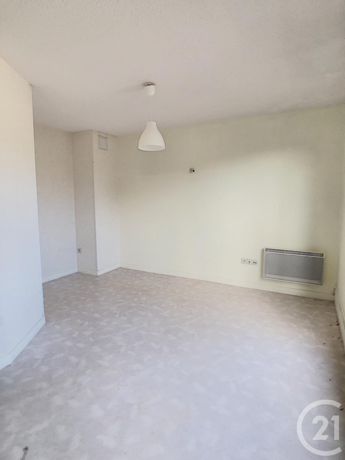 Studio à vendre - 1 pièce - 23 m2 - CHAMALIERES - 63 - AUVERGNE