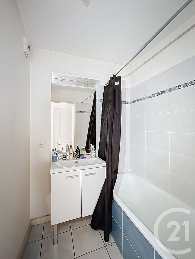 Appartement F2 à vendre - 2 pièces - 37.28 m2 - CLERMONT FERRAND - 63 - AUVERGNE - Century 21 Stéphane Roume Immobilier