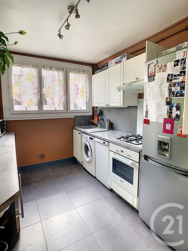 Appartement F3 à vendre - 3 pièces - 56.14 m2 - CLERMONT FERRAND - 63 - AUVERGNE - Century 21 Stéphane Roume Immobilier Appartement F3 à vendre - 3 pièces - 56.14 m2 - CLERMONT FERRAND - 63 - AUVERGNE - Century 21 Stéphane Roume Immobilier