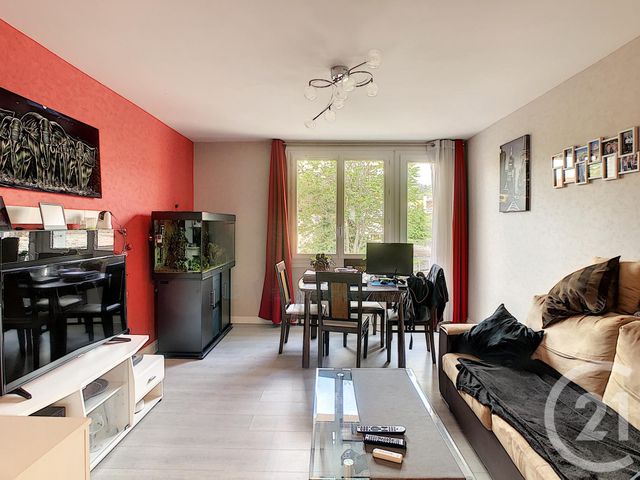 Appartement F3 à vendre - 3 pièces - 56.14 m2 - CLERMONT FERRAND - 63 - AUVERGNE - Century 21 Stéphane Roume Immobilier Appartement F3 à vendre - 3 pièces - 56.14 m2 - CLERMONT FERRAND - 63 - AUVERGNE - Century 21 Stéphane Roume Immobilier