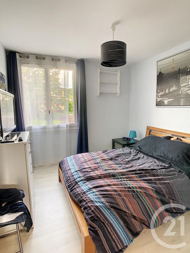 Appartement F3 à vendre - 3 pièces - 56.14 m2 - CLERMONT FERRAND - 63 - AUVERGNE - Century 21 Stéphane Roume Immobilier Appartement F3 à vendre - 3 pièces - 56.14 m2 - CLERMONT FERRAND - 63 - AUVERGNE - Century 21 Stéphane Roume Immobilier