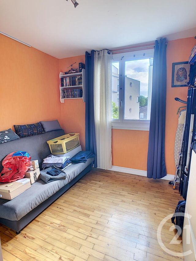 Appartement F3 à vendre - 3 pièces - 56.14 m2 - CLERMONT FERRAND - 63 - AUVERGNE - Century 21 Stéphane Roume Immobilier Appartement F3 à vendre - 3 pièces - 56.14 m2 - CLERMONT FERRAND - 63 - AUVERGNE - Century 21 Stéphane Roume Immobilier
