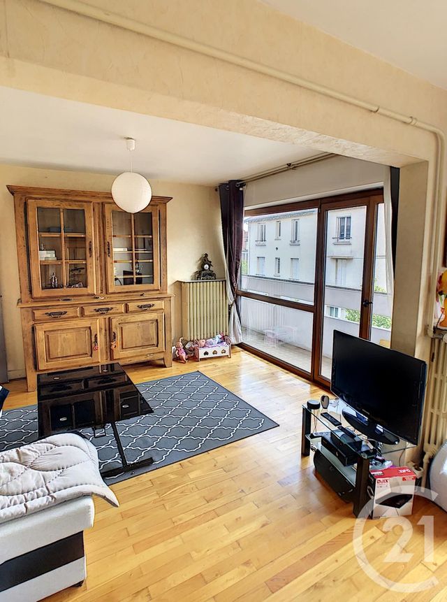 Appartement F3 à vendre - 4 pièces - 67.0 m2 - CHAMALIERES - 63 - AUVERGNE - Century 21 Stéphane Roume Immobilier Appartement F3 à vendre - 4 pièces - 67.0 m2 - CHAMALIERES - 63 - AUVERGNE - Century 21 Stéphane Roume Immobilier
