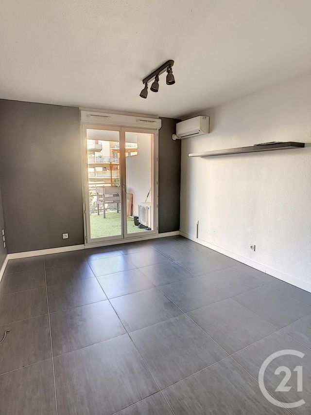 Appartement T2 à vendre - 2 pièces - 34.15 m2 - CLERMONT FERRAND - 63 - AUVERGNE - Century 21 Stéphane Roume Immobilier