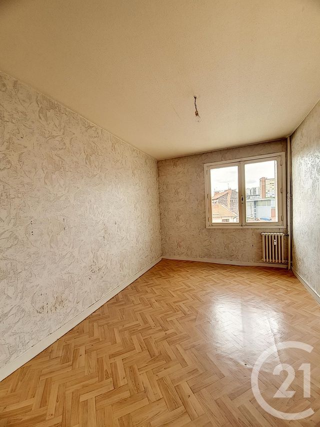 Appartement F4 à vendre - 4 pièces - 81.68 m2 - CLERMONT FERRAND - 63 - AUVERGNE - Century 21 Stéphane Roume Immobilier Appartement F4 à vendre - 4 pièces - 81.68 m2 - CLERMONT FERRAND - 63 - AUVERGNE - Century 21 Stéphane Roume Immobilier