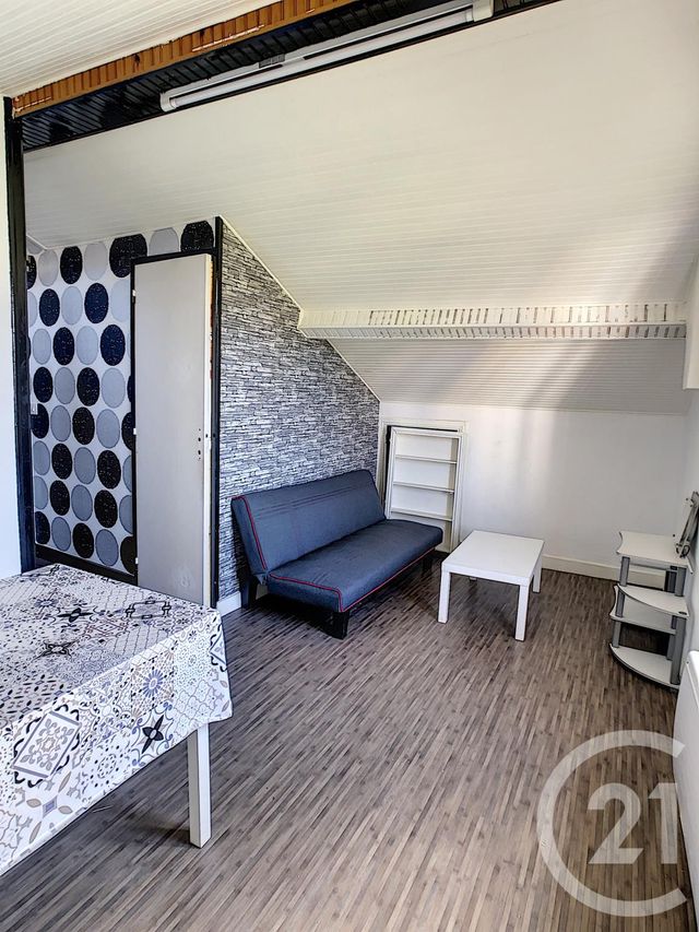 Appartement F2 à vendre - 2 pièces - 19.55 m2 - CLERMONT FERRAND - 63 - AUVERGNE - Century 21 Stéphane Roume Immobilier Appartement F2 à vendre - 2 pièces - 19.55 m2 - CLERMONT FERRAND - 63 - AUVERGNE - Century 21 Stéphane Roume Immobilier