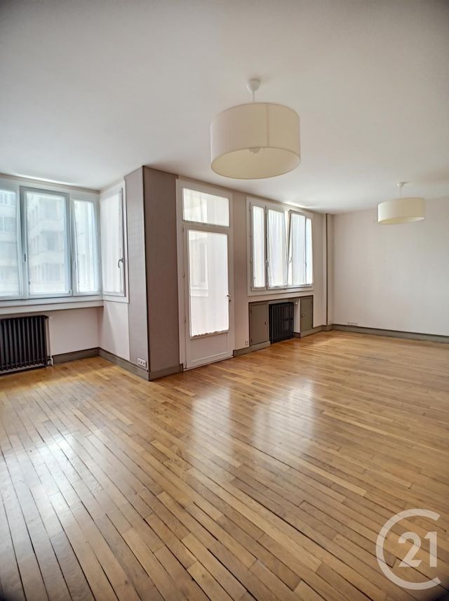 Appartement F5 à vendre - 5 pièces - 102.16 m2 - CLERMONT FERRAND - 63 - AUVERGNE - Century 21 Stéphane Roume Immobilier Appartement F5 à vendre - 5 pièces - 102.16 m2 - CLERMONT FERRAND - 63 - AUVERGNE - Century 21 Stéphane Roume Immobilier