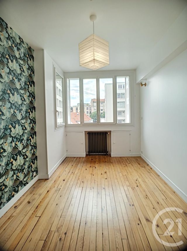Appartement F5 à vendre - 5 pièces - 102.16 m2 - CLERMONT FERRAND - 63 - AUVERGNE - Century 21 Stéphane Roume Immobilier Appartement F5 à vendre - 5 pièces - 102.16 m2 - CLERMONT FERRAND - 63 - AUVERGNE - Century 21 Stéphane Roume Immobilier