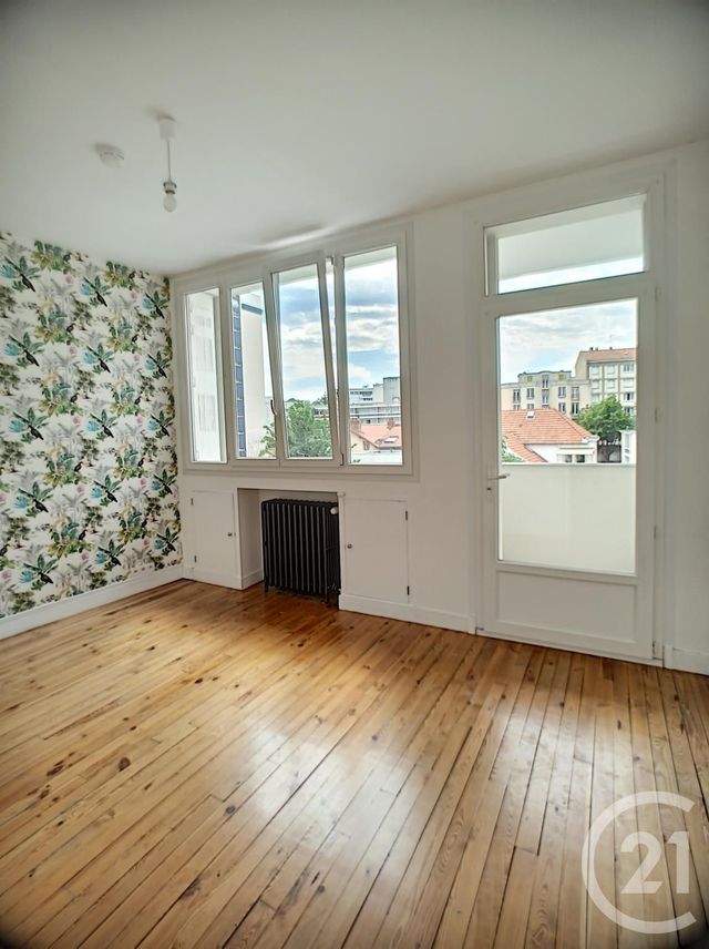 Appartement F5 à vendre - 5 pièces - 102.16 m2 - CLERMONT FERRAND - 63 - AUVERGNE - Century 21 Stéphane Roume Immobilier Appartement F5 à vendre - 5 pièces - 102.16 m2 - CLERMONT FERRAND - 63 - AUVERGNE - Century 21 Stéphane Roume Immobilier