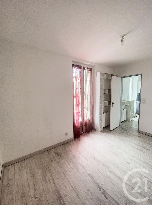 Appartement F1 à louer - 1 pièce - 21.0 m2 - BEAUMONT - 63 - AUVERGNE - Century 21 Stéphane Roume Immobilier Appartement F1 à louer - 1 pièce - 21.0 m2 - BEAUMONT - 63 - AUVERGNE - Century 21 Stéphane Roume Immobilier