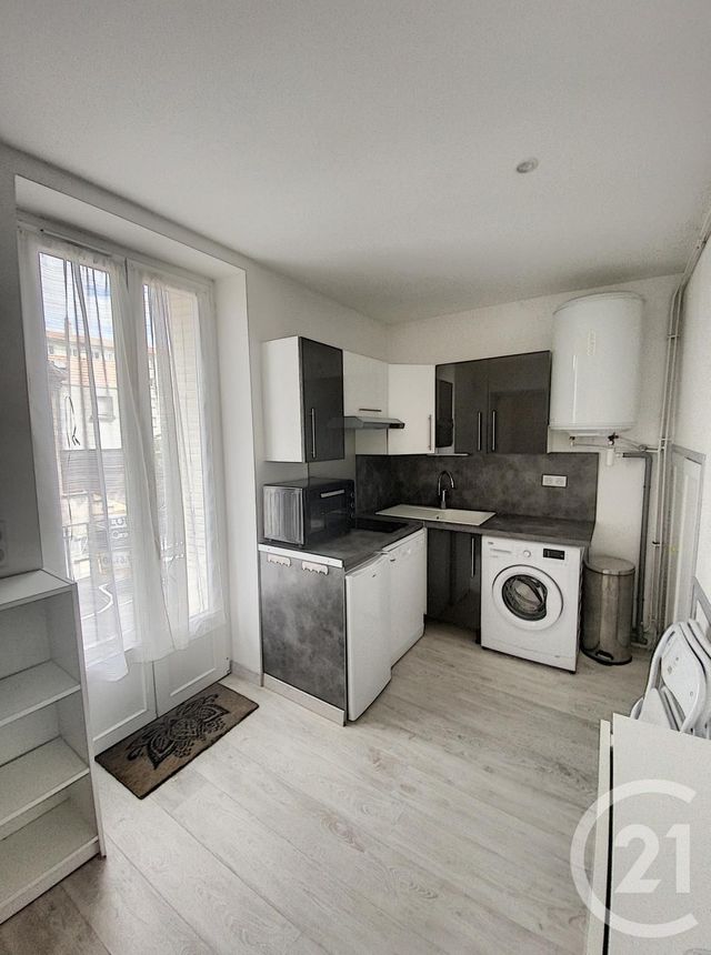 Appartement F1 à louer - 1 pièce - 21.0 m2 - BEAUMONT - 63 - AUVERGNE - Century 21 Stéphane Roume Immobilier Appartement F1 à louer - 1 pièce - 21.0 m2 - BEAUMONT - 63 - AUVERGNE - Century 21 Stéphane Roume Immobilier