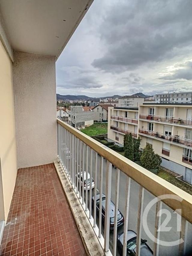 Appartement F2 à louer - 2 pièces - 38.0 m2 - CLERMONT FERRAND - 63 - AUVERGNE - Century 21 Stéphane Roume Immobilier Appartement F2 à louer - 2 pièces - 38.0 m2 - CLERMONT FERRAND - 63 - AUVERGNE - Century 21 Stéphane Roume Immobilier