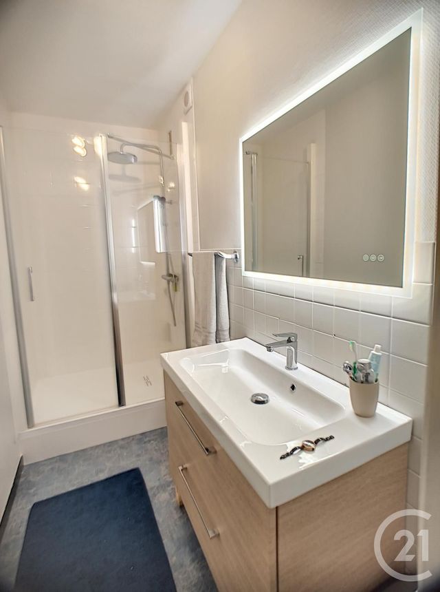 Appartement F6 à vendre - 6 pièces - 174.46 m2 - CLERMONT FERRAND - 63 - AUVERGNE - Century 21 Stéphane Roume Immobilier Appartement F6 à vendre - 6 pièces - 174.46 m2 - CLERMONT FERRAND - 63 - AUVERGNE - Century 21 Stéphane Roume Immobilier