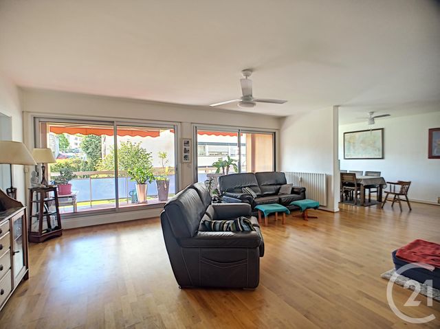 Appartement F6 à vendre - 6 pièces - 174.46 m2 - CLERMONT FERRAND - 63 - AUVERGNE - Century 21 Stéphane Roume Immobilier Appartement F6 à vendre - 6 pièces - 174.46 m2 - CLERMONT FERRAND - 63 - AUVERGNE - Century 21 Stéphane Roume Immobilier