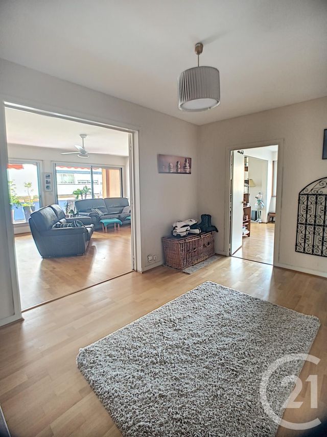 Appartement F6 à vendre - 6 pièces - 174.46 m2 - CLERMONT FERRAND - 63 - AUVERGNE - Century 21 Stéphane Roume Immobilier Appartement F6 à vendre - 6 pièces - 174.46 m2 - CLERMONT FERRAND - 63 - AUVERGNE - Century 21 Stéphane Roume Immobilier