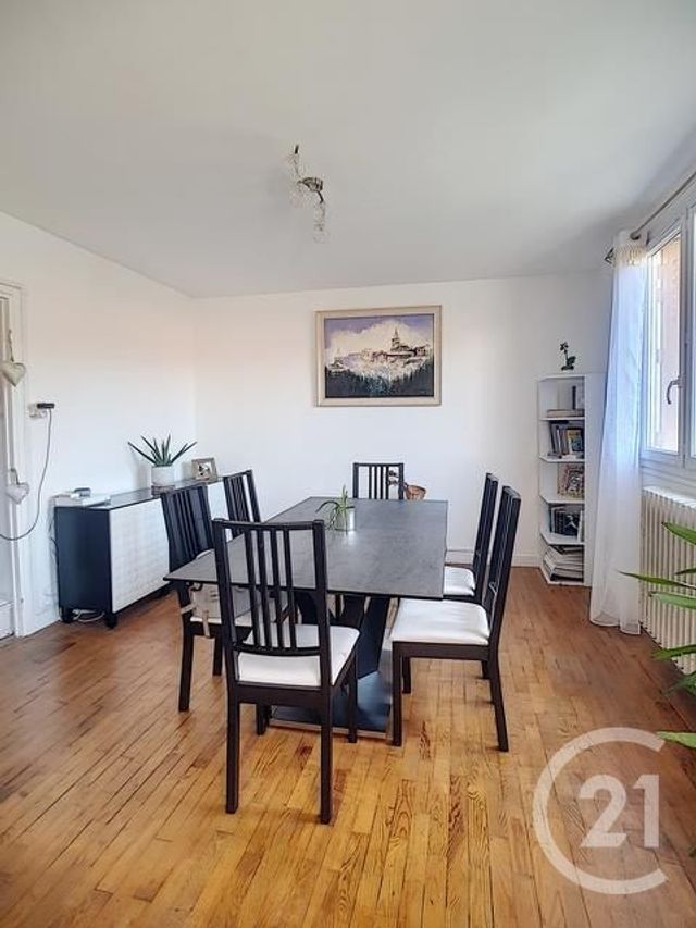 Appartement F3 à vendre - 3 pièces - 64.69 m2 - CLERMONT FERRAND - 63 - AUVERGNE - Century 21 Stéphane Roume Immobilier Appartement F3 à vendre - 3 pièces - 64.69 m2 - CLERMONT FERRAND - 63 - AUVERGNE - Century 21 Stéphane Roume Immobilier