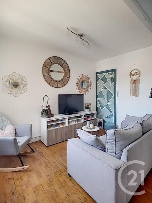 Appartement F3 à vendre - 3 pièces - 64.69 m2 - CLERMONT FERRAND - 63 - AUVERGNE - Century 21 Stéphane Roume Immobilier Appartement F3 à vendre - 3 pièces - 64.69 m2 - CLERMONT FERRAND - 63 - AUVERGNE - Century 21 Stéphane Roume Immobilier