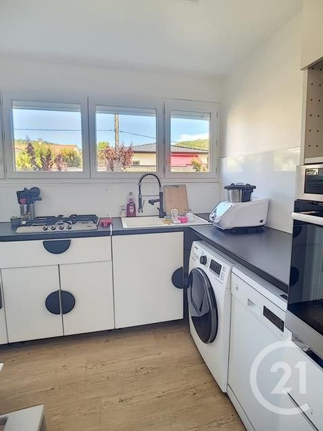 Appartement F3 à vendre - 3 pièces - 64.69 m2 - CLERMONT FERRAND - 63 - AUVERGNE - Century 21 Stéphane Roume Immobilier Appartement F3 à vendre - 3 pièces - 64.69 m2 - CLERMONT FERRAND - 63 - AUVERGNE - Century 21 Stéphane Roume Immobilier