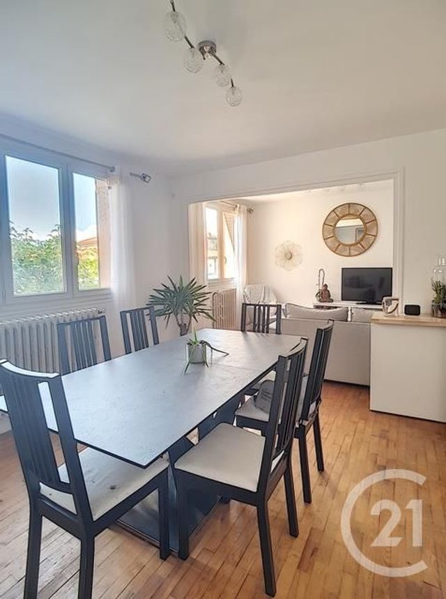 Appartement F3 à vendre - 3 pièces - 64.69 m2 - CLERMONT FERRAND - 63 - AUVERGNE - Century 21 Stéphane Roume Immobilier Appartement F3 à vendre - 3 pièces - 64.69 m2 - CLERMONT FERRAND - 63 - AUVERGNE - Century 21 Stéphane Roume Immobilier