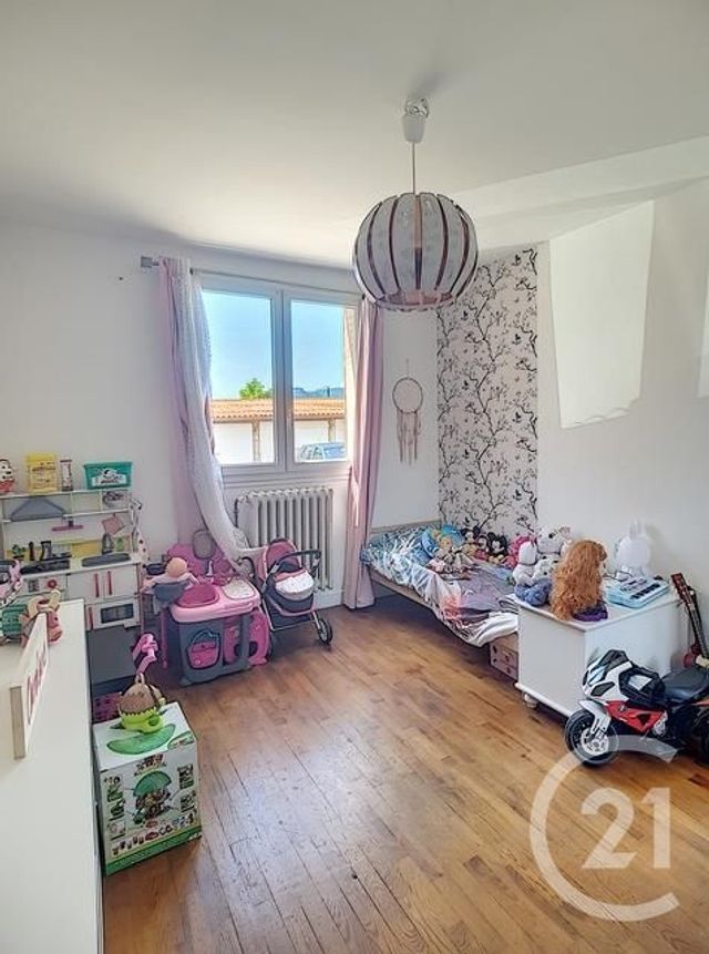 Appartement F3 à vendre - 3 pièces - 64.69 m2 - CLERMONT FERRAND - 63 - AUVERGNE - Century 21 Stéphane Roume Immobilier Appartement F3 à vendre - 3 pièces - 64.69 m2 - CLERMONT FERRAND - 63 - AUVERGNE - Century 21 Stéphane Roume Immobilier