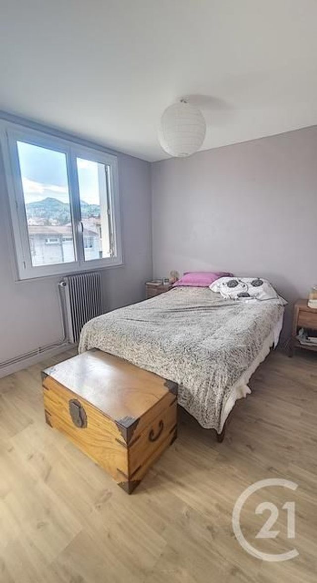Appartement F3 à louer - 3 pièces - 62.82 m2 - CLERMONT FERRAND - 63 - AUVERGNE - Century 21 Stéphane Roume Immobilier Appartement F3 à louer - 3 pièces - 62.82 m2 - CLERMONT FERRAND - 63 - AUVERGNE - Century 21 Stéphane Roume Immobilier