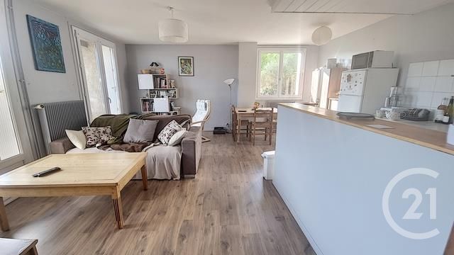 Appartement F3 à louer - 3 pièces - 62.82 m2 - CLERMONT FERRAND - 63 - AUVERGNE - Century 21 Stéphane Roume Immobilier Appartement F3 à louer - 3 pièces - 62.82 m2 - CLERMONT FERRAND - 63 - AUVERGNE - Century 21 Stéphane Roume Immobilier
