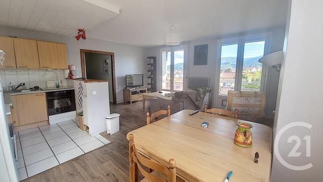 Appartement F3 à louer - 3 pièces - 62.82 m2 - CLERMONT FERRAND - 63 - AUVERGNE - Century 21 Stéphane Roume Immobilier Appartement F3 à louer - 3 pièces - 62.82 m2 - CLERMONT FERRAND - 63 - AUVERGNE - Century 21 Stéphane Roume Immobilier