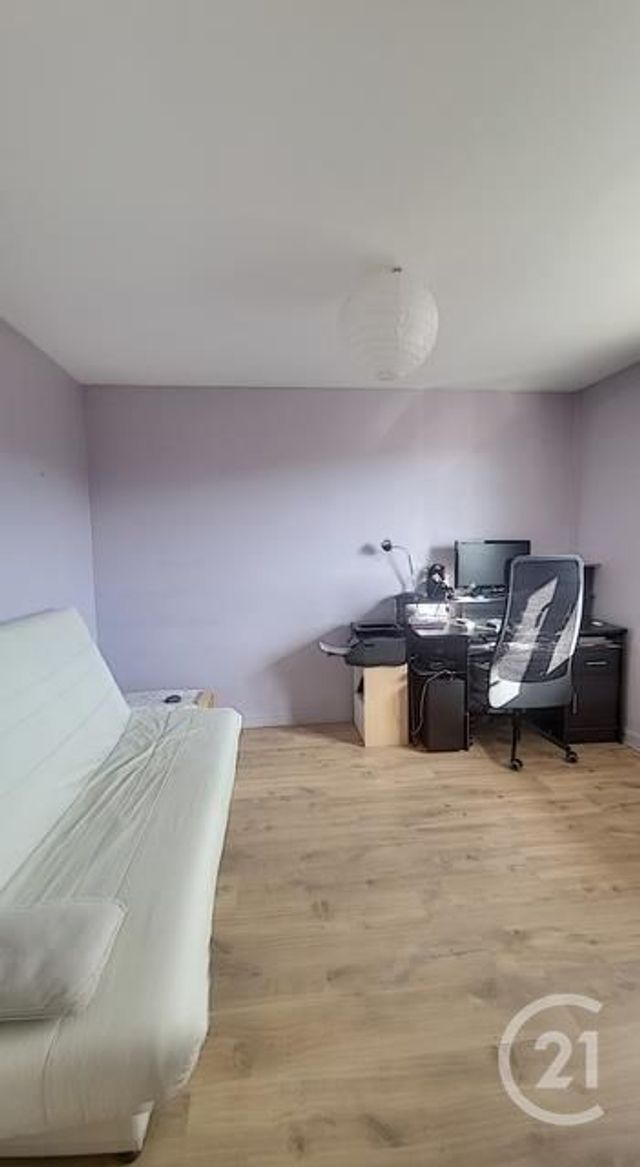 Appartement F3 à louer - 3 pièces - 62.82 m2 - CLERMONT FERRAND - 63 - AUVERGNE - Century 21 Stéphane Roume Immobilier Appartement F3 à louer - 3 pièces - 62.82 m2 - CLERMONT FERRAND - 63 - AUVERGNE - Century 21 Stéphane Roume Immobilier