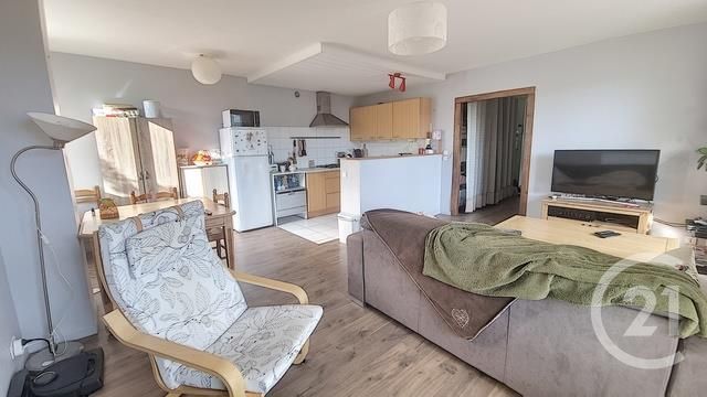 Appartement F3 à louer - 3 pièces - 62.82 m2 - CLERMONT FERRAND - 63 - AUVERGNE - Century 21 Stéphane Roume Immobilier Appartement F3 à louer - 3 pièces - 62.82 m2 - CLERMONT FERRAND - 63 - AUVERGNE - Century 21 Stéphane Roume Immobilier