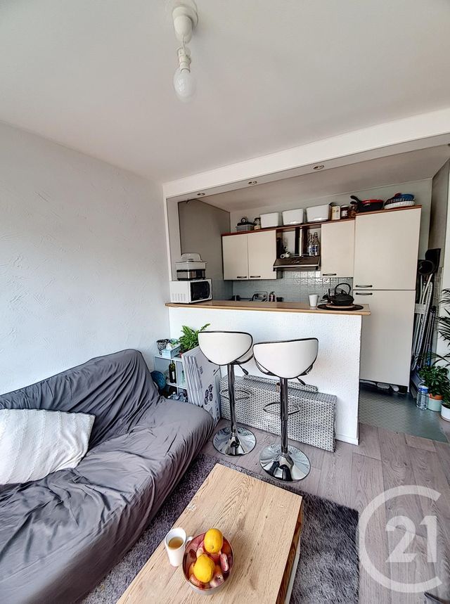 Afficher la photo en grand Appartement F1 à vendre - 1 pièce - 31.32 m2 - CLERMONT FERRAND - 63 - AUVERGNE - Century 21 Stéphane Roume Immobilier