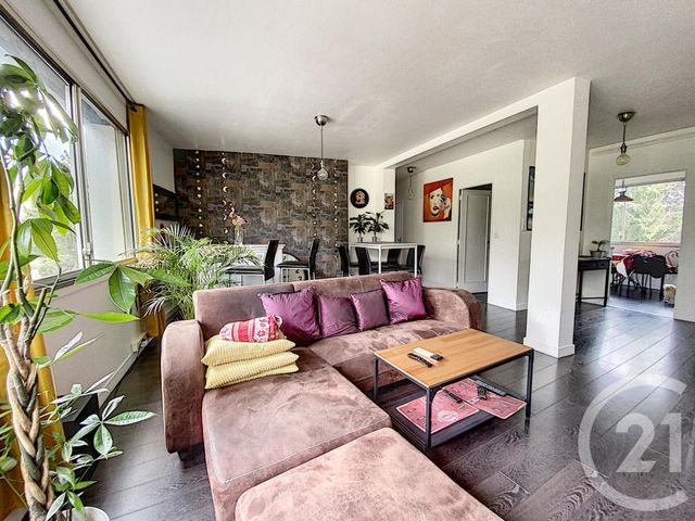 Appartement F5 à vendre - 5 pièces - 86.47 m2 - CLERMONT FERRAND - 63 - AUVERGNE - Century 21 Stéphane Roume Immobilier Appartement F5 à vendre - 5 pièces - 86.47 m2 - CLERMONT FERRAND - 63 - AUVERGNE - Century 21 Stéphane Roume Immobilier