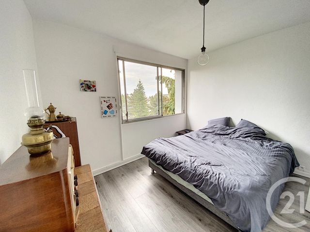 Appartement F5 à vendre - 5 pièces - 86.47 m2 - CLERMONT FERRAND - 63 - AUVERGNE - Century 21 Stéphane Roume Immobilier Appartement F5 à vendre - 5 pièces - 86.47 m2 - CLERMONT FERRAND - 63 - AUVERGNE - Century 21 Stéphane Roume Immobilier
