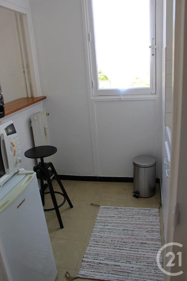 Appartement F1 à louer - 1 pièce - 24.54 m2 - CLERMONT FERRAND - 63 - AUVERGNE - Century 21 Stéphane Roume Immobilier Appartement F1 à louer - 1 pièce - 24.54 m2 - CLERMONT FERRAND - 63 - AUVERGNE - Century 21 Stéphane Roume Immobilier