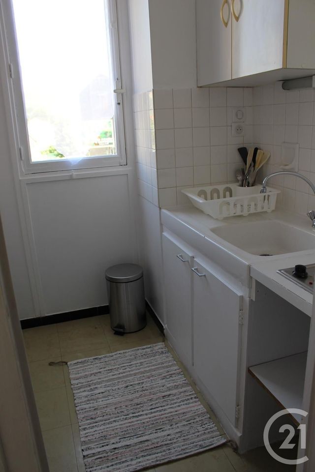 Appartement F1 à louer - 1 pièce - 24.54 m2 - CLERMONT FERRAND - 63 - AUVERGNE - Century 21 Stéphane Roume Immobilier Appartement F1 à louer - 1 pièce - 24.54 m2 - CLERMONT FERRAND - 63 - AUVERGNE - Century 21 Stéphane Roume Immobilier