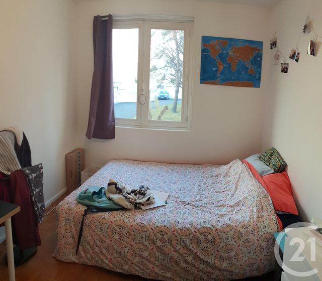 Appartement F5 à louer - 5 pièces - 79.08 m2 - CLERMONT FERRAND - 63 - AUVERGNE - Century 21 Stéphane Roume Immobilier Appartement F5 à louer - 5 pièces - 79.08 m2 - CLERMONT FERRAND - 63 - AUVERGNE - Century 21 Stéphane Roume Immobilier