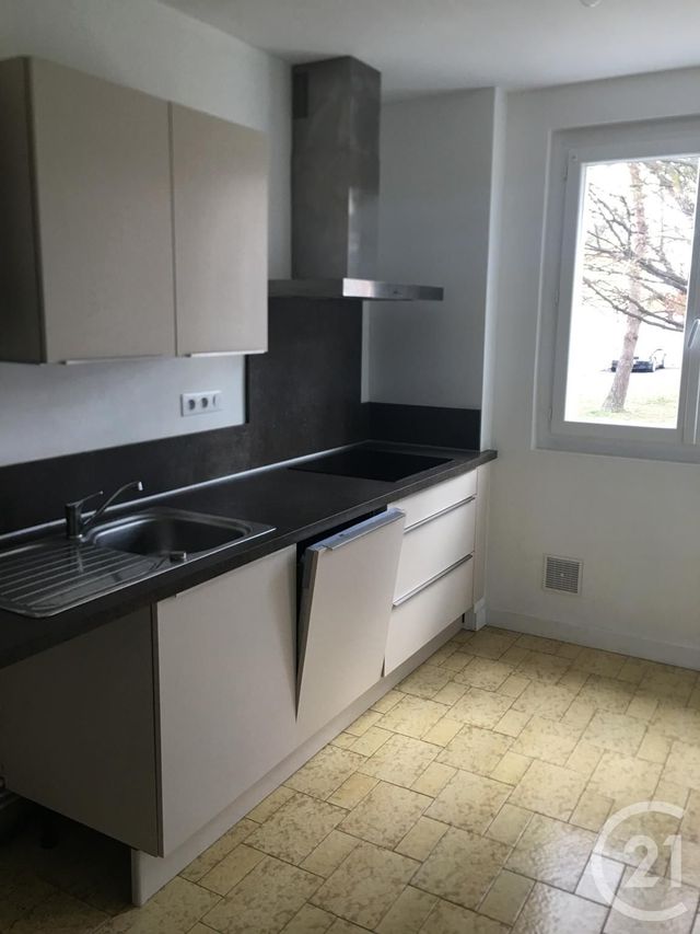 Appartement F5 à louer - 5 pièces - 79.08 m2 - CLERMONT FERRAND - 63 - AUVERGNE - Century 21 Stéphane Roume Immobilier Appartement F5 à louer - 5 pièces - 79.08 m2 - CLERMONT FERRAND - 63 - AUVERGNE - Century 21 Stéphane Roume Immobilier