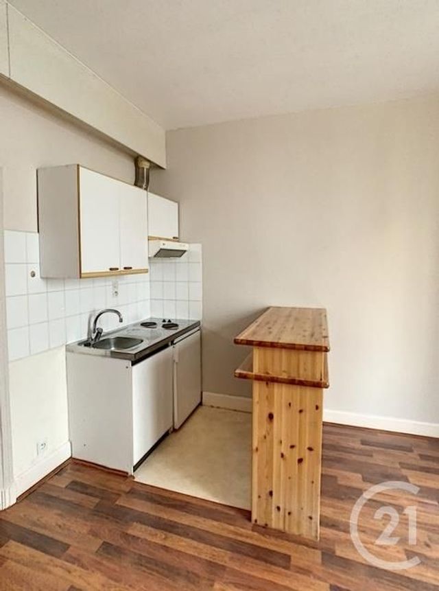 Appartement F2 à louer - 2 pièces - 25.5 m2 - CLERMONT FERRAND - 63 - AUVERGNE - Century 21 Stéphane Roume Immobilier Appartement F2 à louer - 2 pièces - 25.5 m2 - CLERMONT FERRAND - 63 - AUVERGNE - Century 21 Stéphane Roume Immobilier