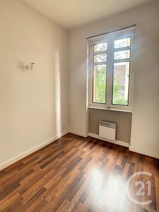 Appartement F2 à louer - 2 pièces - 25.5 m2 - CLERMONT FERRAND - 63 - AUVERGNE - Century 21 Stéphane Roume Immobilier Appartement F2 à louer - 2 pièces - 25.5 m2 - CLERMONT FERRAND - 63 - AUVERGNE - Century 21 Stéphane Roume Immobilier