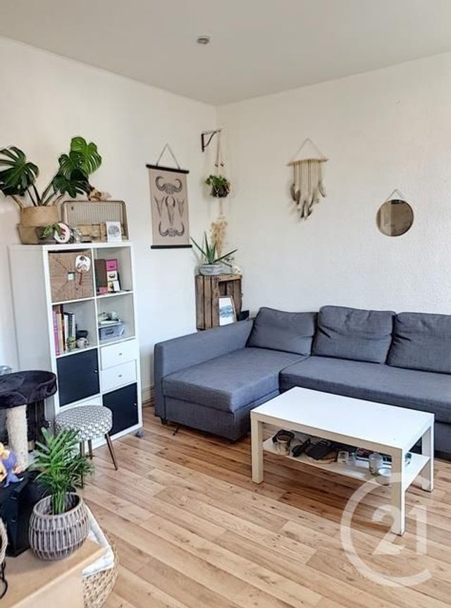 Appartement F2 à louer - 2 pièces - 48.01 m2 - CLERMONT FERRAND - 63 - AUVERGNE - Century 21 Stéphane Roume Immobilier Appartement F2 à louer - 2 pièces - 48.01 m2 - CLERMONT FERRAND - 63 - AUVERGNE - Century 21 Stéphane Roume Immobilier