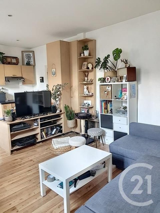 Appartement F2 à louer - 2 pièces - 48.01 m2 - CLERMONT FERRAND - 63 - AUVERGNE - Century 21 Stéphane Roume Immobilier Appartement F2 à louer - 2 pièces - 48.01 m2 - CLERMONT FERRAND - 63 - AUVERGNE - Century 21 Stéphane Roume Immobilier