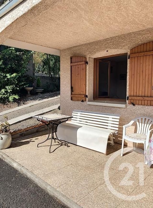 Appartement F1 à louer - 1 pièce - 38.0 m2 - CLERMONT FERRAND - 63 - AUVERGNE - Century 21 Stéphane Roume Immobilier Appartement F1 à louer - 1 pièce - 38.0 m2 - CLERMONT FERRAND - 63 - AUVERGNE - Century 21 Stéphane Roume Immobilier