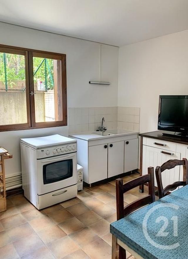Appartement F1 à louer - 1 pièce - 38.0 m2 - CLERMONT FERRAND - 63 - AUVERGNE - Century 21 Stéphane Roume Immobilier Appartement F1 à louer - 1 pièce - 38.0 m2 - CLERMONT FERRAND - 63 - AUVERGNE - Century 21 Stéphane Roume Immobilier