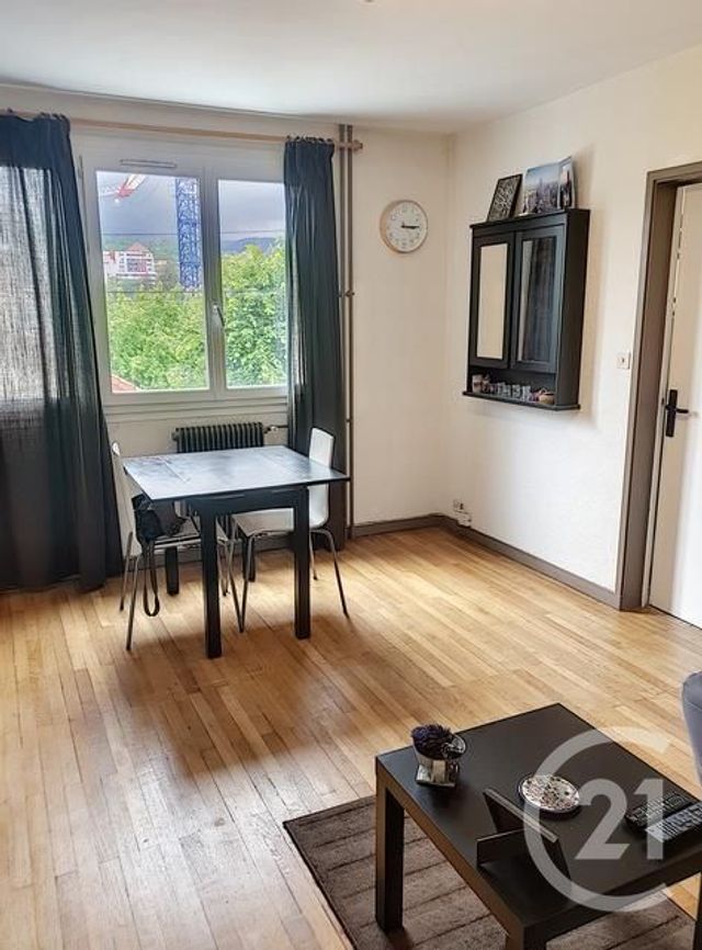 Appartement F2 à louer - 2 pièces - 42.02 m2 - CLERMONT FERRAND - 63 - AUVERGNE - Century 21 Stéphane Roume Immobilier Appartement F2 à louer - 2 pièces - 42.02 m2 - CLERMONT FERRAND - 63 - AUVERGNE - Century 21 Stéphane Roume Immobilier