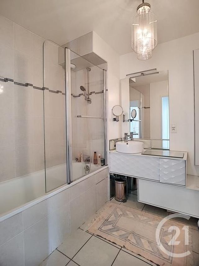 Afficher la photo en grand Appartement F3 à vendre - 3 pièces - 69.15 m2 - CLERMONT FERRAND - 63 - AUVERGNE - Century 21 Stéphane Roume Immobilier