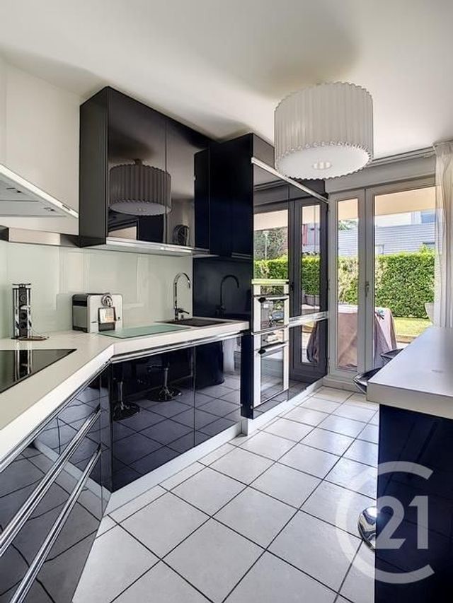 Afficher la photo en grand Appartement F3 à vendre - 3 pièces - 69.15 m2 - CLERMONT FERRAND - 63 - AUVERGNE - Century 21 Stéphane Roume Immobilier