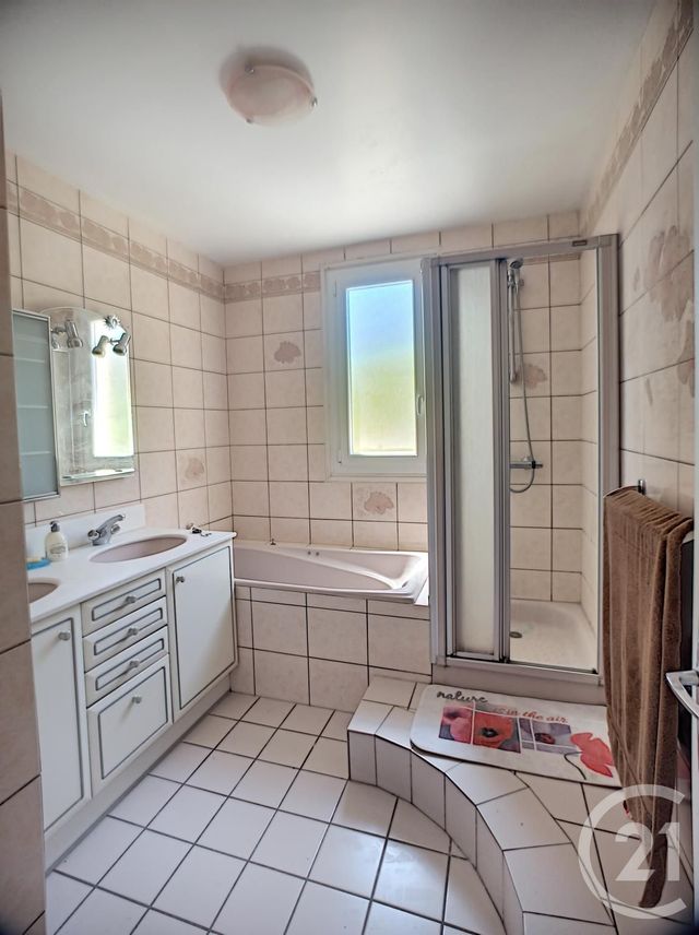 Afficher la photo en grand Appartement F4 à vendre - 4 pièces - 90.0 m2 - CLERMONT FERRAND - 63 - AUVERGNE - Century 21 Stéphane Roume Immobilier