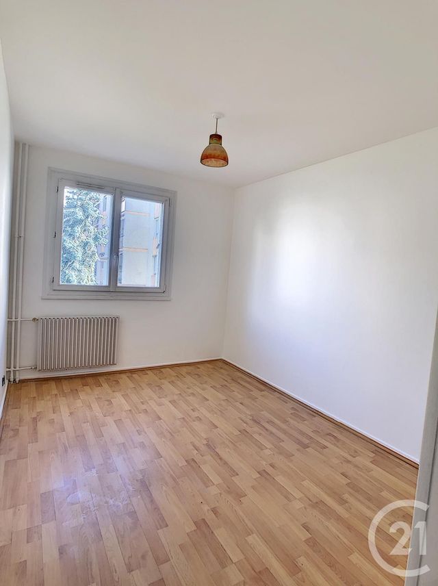 Afficher la photo en grand Appartement F4 à vendre - 4 pièces - 90.0 m2 - CLERMONT FERRAND - 63 - AUVERGNE - Century 21 Stéphane Roume Immobilier