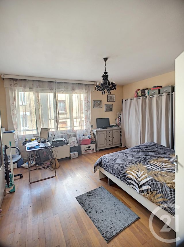 Afficher la photo en grand Appartement F4 à vendre - 4 pièces - 100.0 m2 - CLERMONT FERRAND - 63 - AUVERGNE - Century 21 Stéphane Roume Immobilier