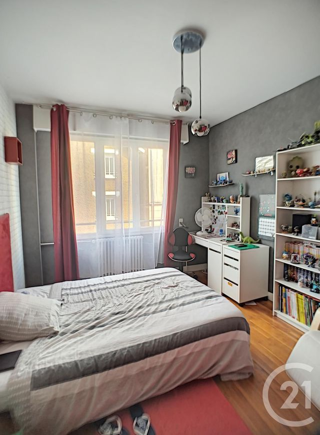 Afficher la photo en grand Appartement F4 à vendre - 4 pièces - 100.0 m2 - CLERMONT FERRAND - 63 - AUVERGNE - Century 21 Stéphane Roume Immobilier