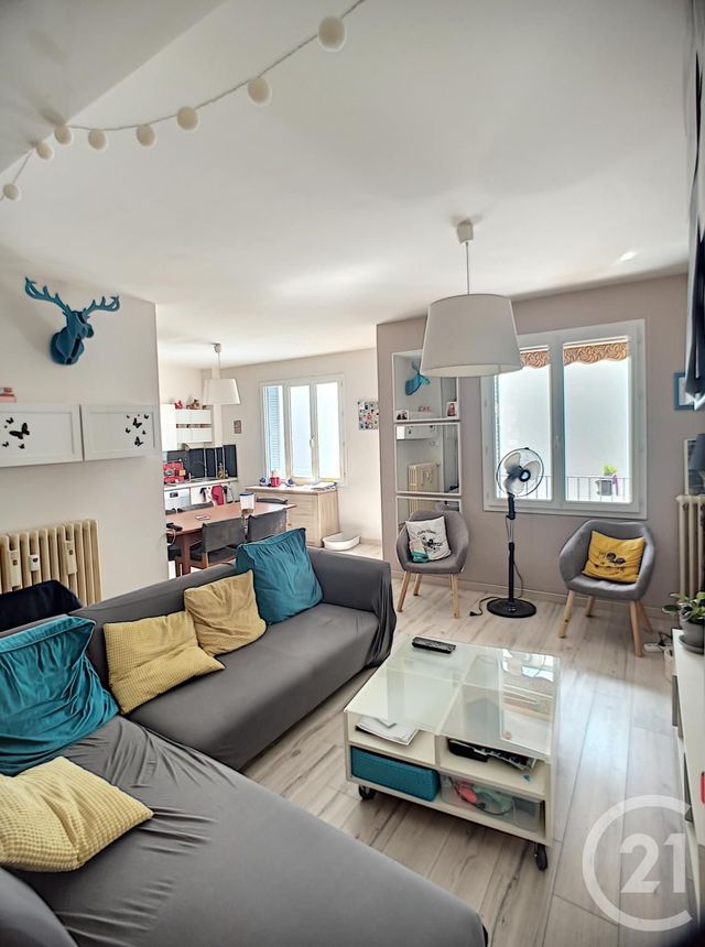 Afficher la photo en grand Appartement F4 à vendre - 4 pièces - 100.0 m2 - CLERMONT FERRAND - 63 - AUVERGNE - Century 21 Stéphane Roume Immobilier